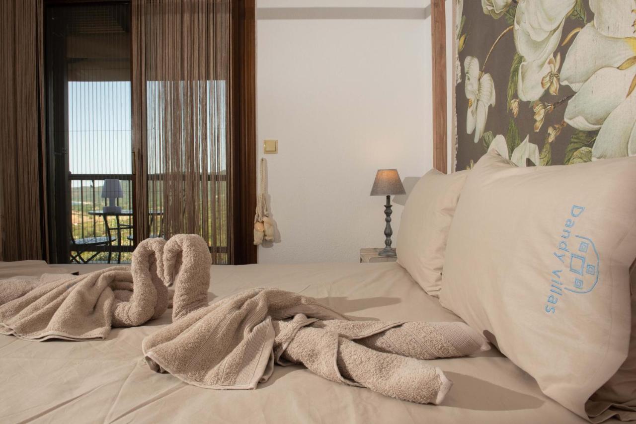 Dandy Villas Nea Roda - Melodic Waves - Private - Pool - Parking - Cellar Zewnętrze zdjęcie